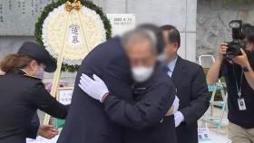 42년 만에 사죄한 광주 버스 기사...끌어안아준 경찰 유족