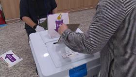 지방선거 사전투표 첫날...이른 시간부터 시민들 발걸음 이어져