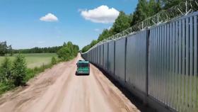 폴란드, 벨라루스 국경에 186km 철제 장벽...출신지 따라 난민 차별 '이중잣대'