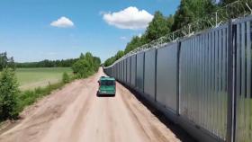 폴란드, 벨라루스 국경에 186km 철제 장벽...출신지 따라 난민 차별 '이중잣대'