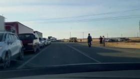 러시아인들, 카자흐스탄으로 탈출...국경검문소 도로 극심한 정체