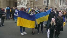 우크라이나, 헤르손 수복 축제 분위기...러, 댐 등 SOC 파괴
