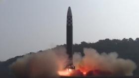 [뉴스큐] 북한, '화성 17형' 추정 ICBM 발사...발사 성공?