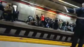 이란 보안군 지하철 시민에 발포...비명 지르고 '아비규환'