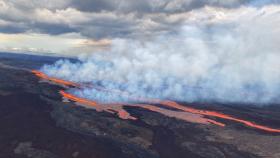 세계 최대 하와이 화산 38년 만에 분화...주의보 발령