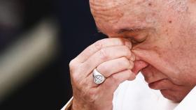 프란치스코 교황, 우크라 떠올리며 말 못 잇고 눈물