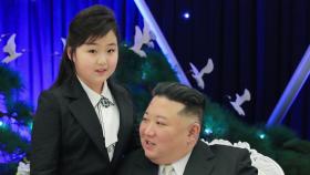 [뉴스라이더] 북한 열병식 열 달 만에 개최...김주애 띄우기 배경은?