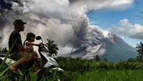 인도네시아 므라피 화산 또 폭발...7㎞까지 활동 제한
