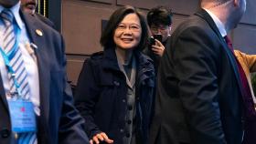 타이완 전·현직 총통 엇갈린 행보...美中 대리전 구도