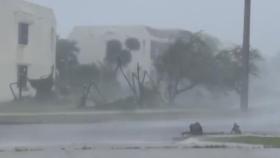 부러진 나무·봉쇄된 호텔...괌 강타한 태풍에 발 묶여