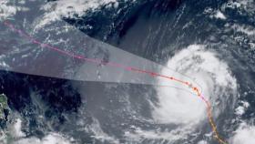[날씨] 괌 덮친 태풍 '마와르', 초강력 유지한 채 북상...진로 전망은?