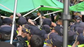 '도심 대규모 집회' 4명 체포...야간행진은 취소