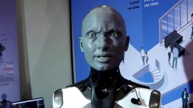 최첨단 인간 로봇 '아메카' 더 진화...그녀가 본 AI의 미래는?