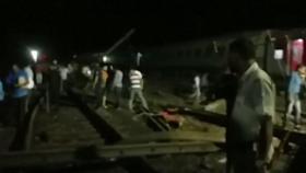 인도 탈선 열차가 다른 열차와 충돌...사상차 1,100명 넘어