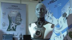 최첨단 인간 로봇 '아메카' 더 진화...그녀가 본 AI의 미래는?