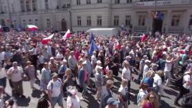 폴란드, 50만 명 반정부 시위...
