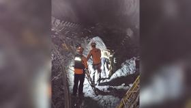 충북 충주에서 공사 중이던 터널 붕괴...1명 부상