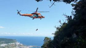 출입금지 산방산에서 길 잃은 여성 2명, 소방 헬기로 구조