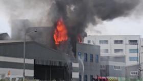 경기 김포 공장 창고에서 불...12명 대피