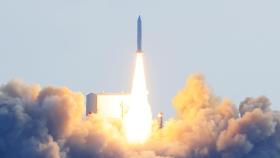 [뉴스큐] 고체연료 기반 우주발사체 3차 시험발사 성공...민간위성 탑재