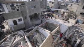 난민촌 폭격에 20여 명 사망...