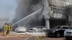 통영 초등학교 화재...550여 명 대피, 건물·차량 피해