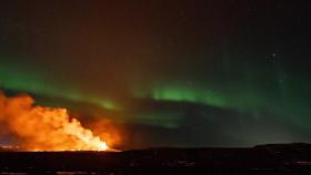 아이슬란드 화산 분출...솟구치는 용암과 일렁이는 오로라가 한눈에