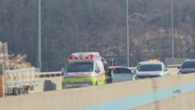 광주원주고속도로에서 추돌 사고...2명 병원 이송