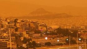 사하라 모래 폭풍에 붉게 물든 아테네...