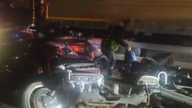 충남 논산서 SUV와 오토바이 충돌...운전자 1명 다쳐