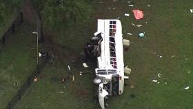 美 플로리다 고속도로에서 버스 넘어져...8명 사망·40명 부상