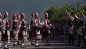 불가리아 장미 축제 개최...기후변화로 로즈오일 '위기'