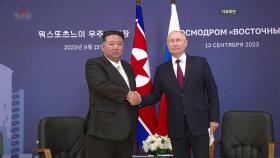 푸틴 지각 도착에도 밀착 과시..김정은, 공항 직접 영접 최고 예우