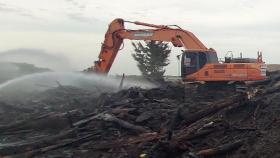 익산 폐목재 공장 화재 사흘 만에 진화...톱밥 등 800톤 불타