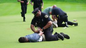 'PGA 경기 난입' 기후활동가 6명 체포