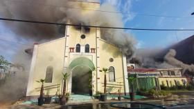 충남 서산 교회 불...많은 연기에 재난문자 발송