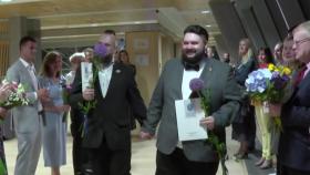 라트비아, 동성 간 시민결합법 시행...첫 커플 등록