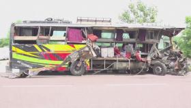 인도 북부 고속도로서 버스가 트럭 추돌...