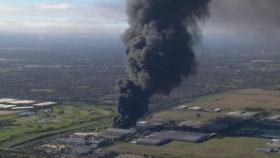 호주 멜버른 화학공장 대규모 화재...주민 대피령·고속도로 폐쇄