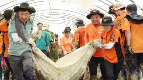 전북 폭우 피해 지역에서 민·관 복구 구슬땀