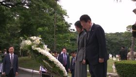 윤, 필리핀 국빈 방문 시작...한국전 참전비 헌화