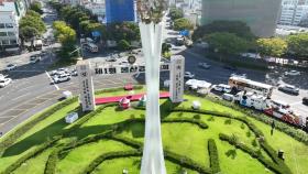 태화강에 우뚝 선 8m 로봇...울산공업축제 개막