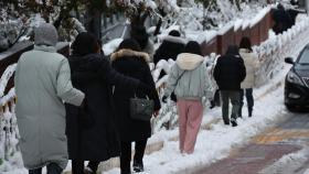 출근길 수도권 '대설경보' 지속...영하권 추위, 빙판 유의