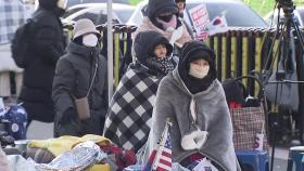 강추위에도 탄핵 찬반 집회 열기...이 시각 관저 앞