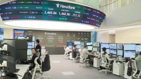'관세 충격' 코스피 장중 2,430선...환율 1,470원대