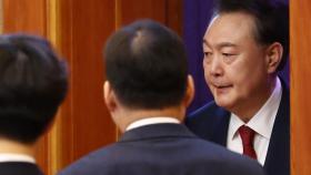 [뉴스특보] 윤 대통령, 오전 형사재판·오후 탄핵심판...쟁점은?