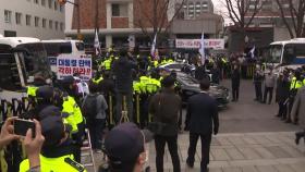 헌재 앞 탄핵반대 시위대 일부 강제해산...경찰 