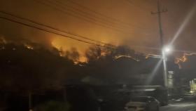 [27일 제보영상 5번] 산등성이 타고 활활...전북 무주도 피해