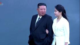 '리설주인 줄' 확 달라진 김주애...김여정도 고개 숙여 인사 [Y녹취록]