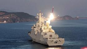 북, 구축함 진수식 사흘 만에 시험 사격...러 기술 이전?